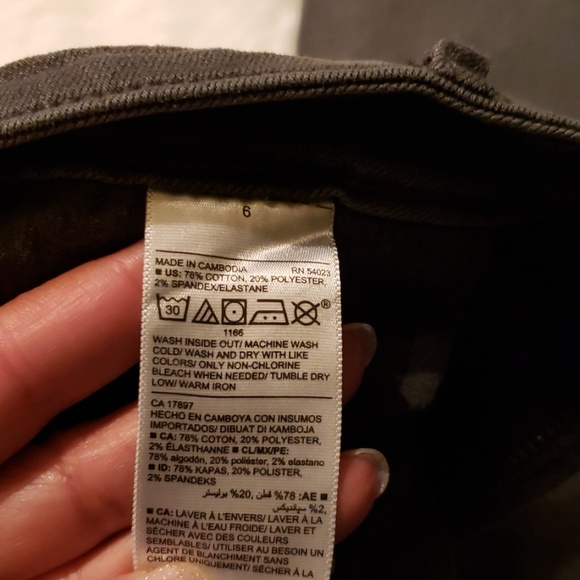 Old Navy Jeans - Picture 6 of 6